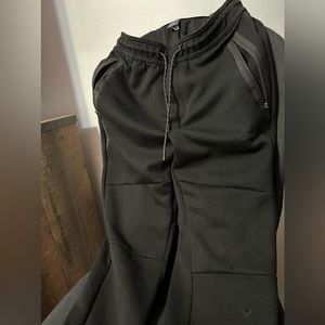 Black American Eagle sweatpant joggers